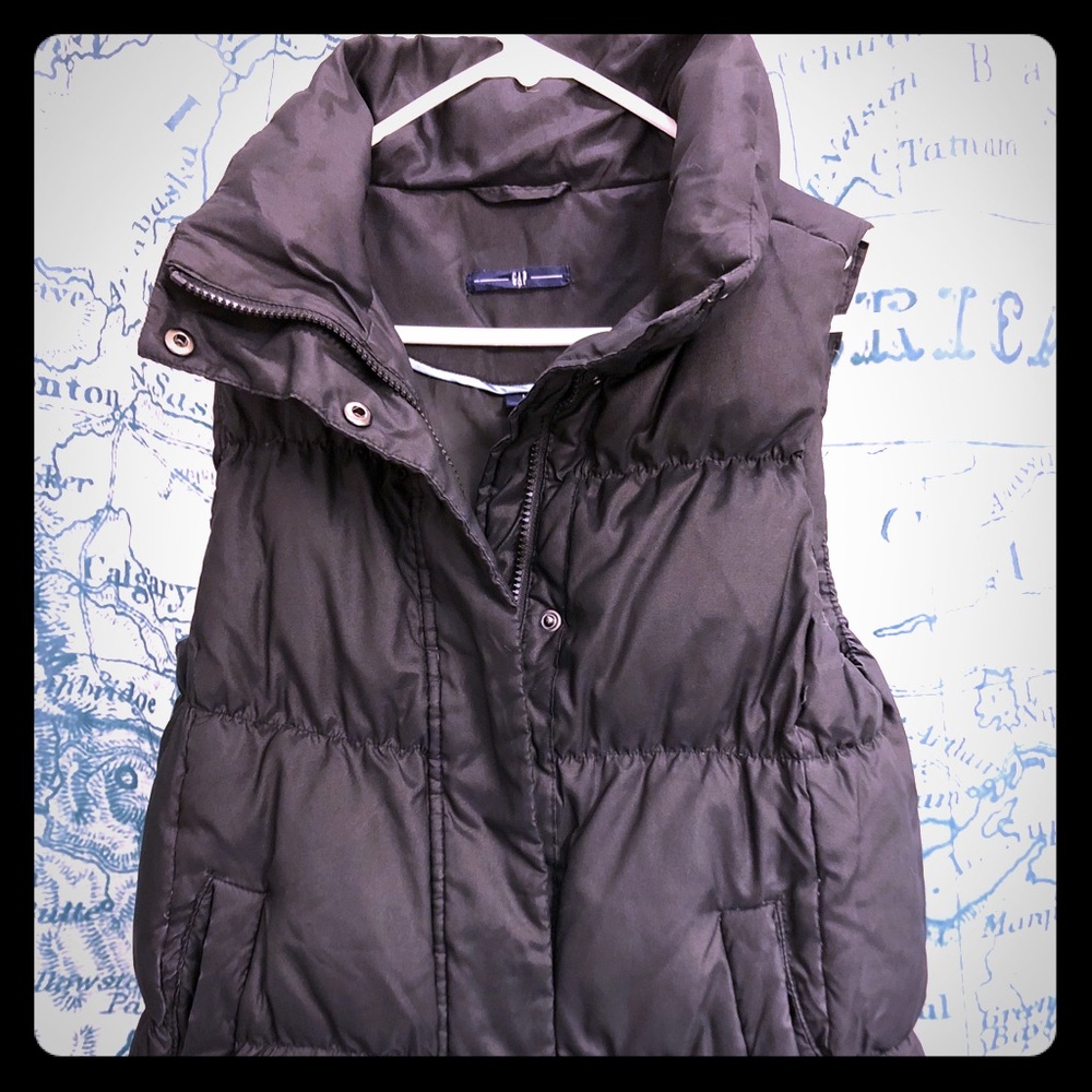 Black GAP down puffer vest